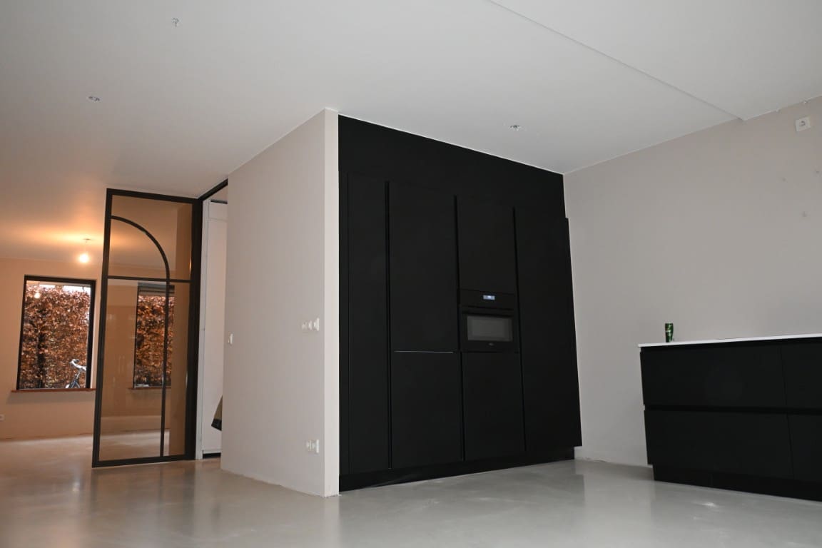 Na: microcement badkamer afwerking